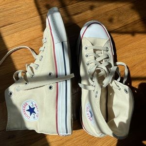 Cream Converse: Women’s Size 9